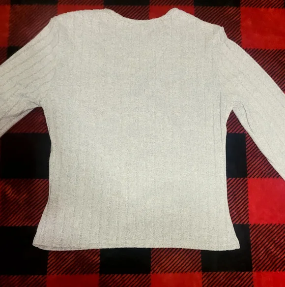 This is a grey long-sleeve ribbed knit sweater top with a lace trim v-neck. Sz L - Picture 9 of 9